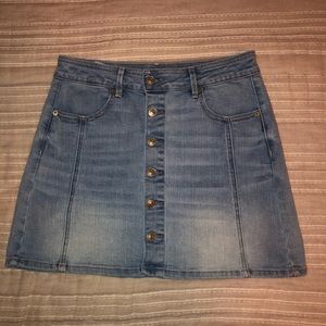 AMERICAN EAGLE LIGHT WASH JEAN SKIRT